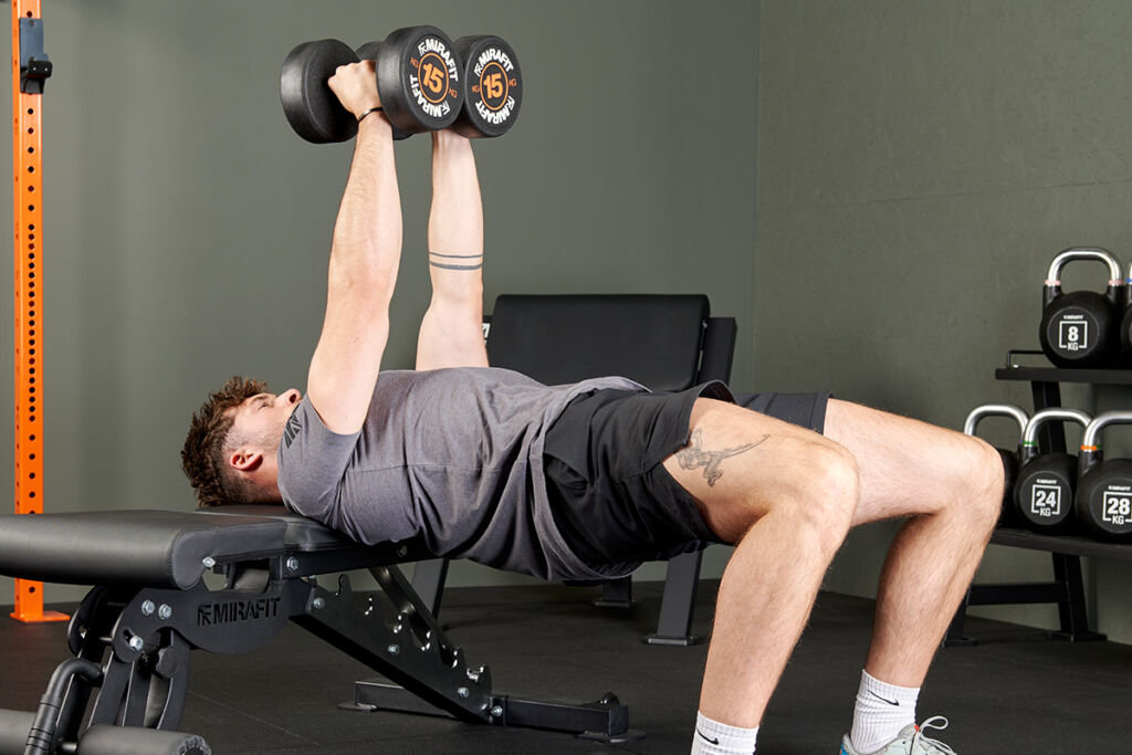 Training with dumbbells: Chest