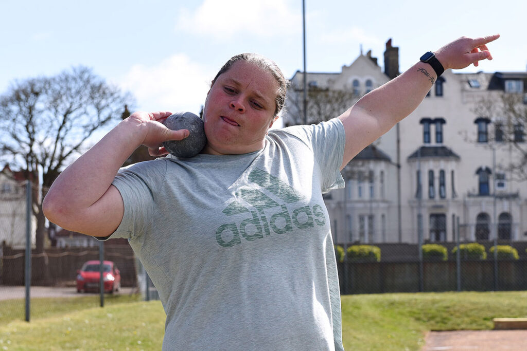 Sophie McKinna getting ready to throw the shot