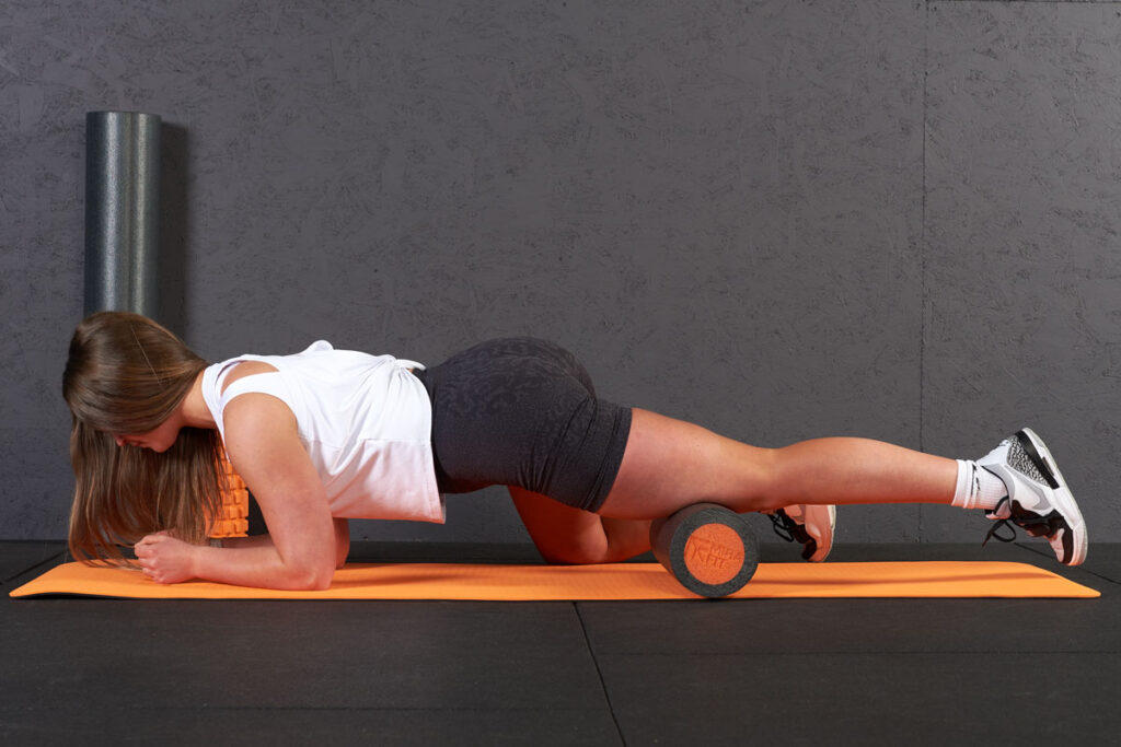Foam Rolling Quads with Mirafit EPE Foam Roller