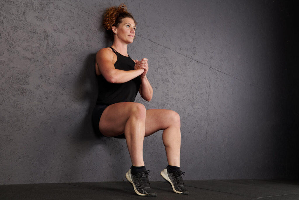 Wall sit with heels raised - Mirafit