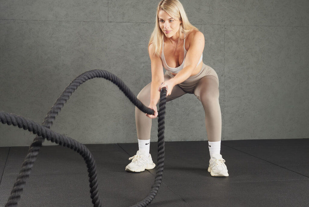 Alternating waves with Mirafit Sleeve Battle Rope