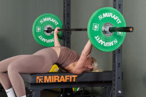 Arching in the bench press with Mirafit Weight Plates
