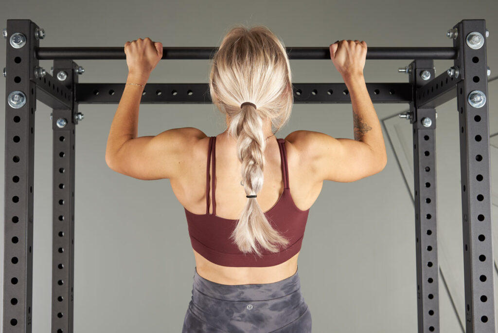 Pull up on a Mirafit M4 Power Rack