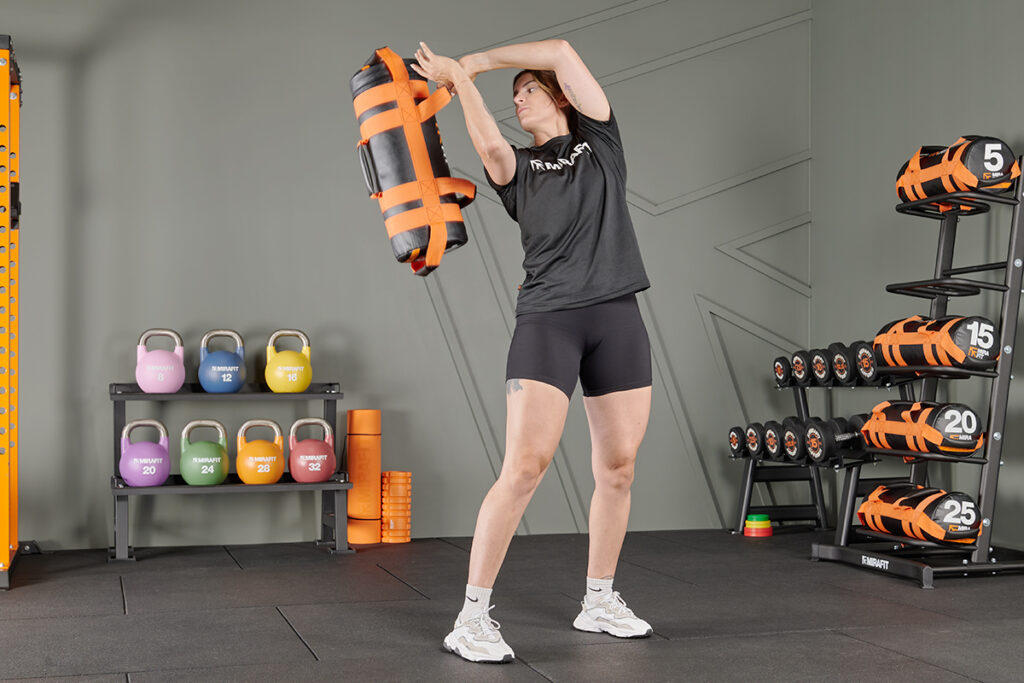 Shoulder toss with a Mirafit Sandbag