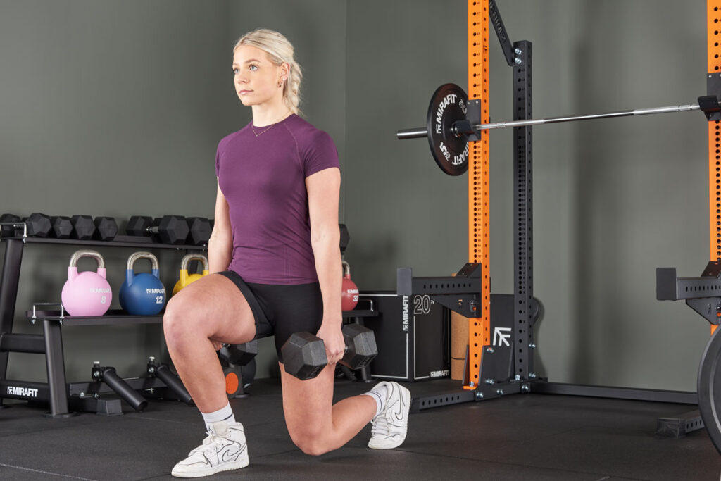 Reverse Lunge Reverse lunge with Mirafit Hex Dumbbells