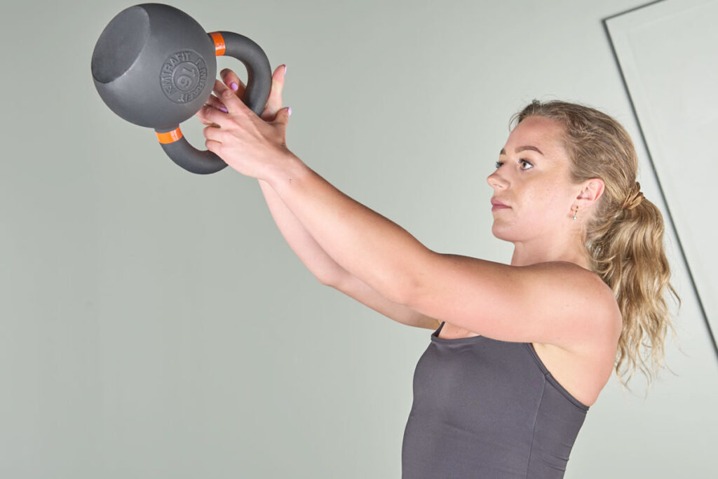 Alternating swing with a Mirafit Cast Iron Kettlebell