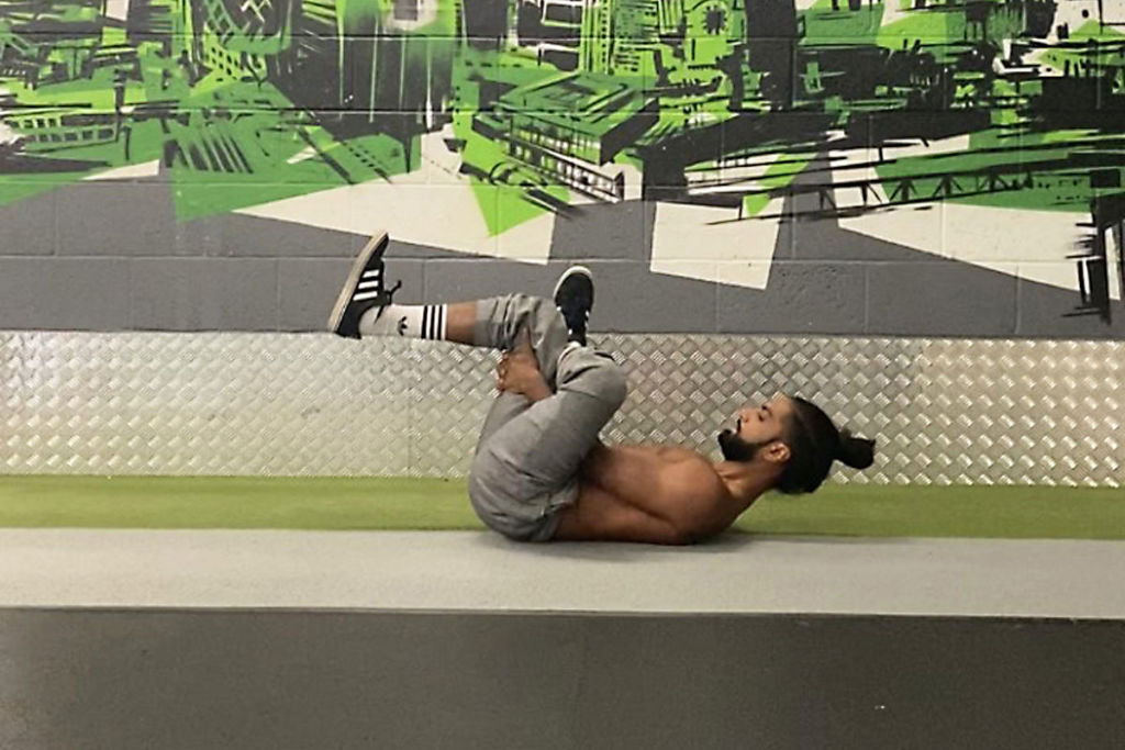 Calisthenics expert Riki Warren performing a piriformis stretch